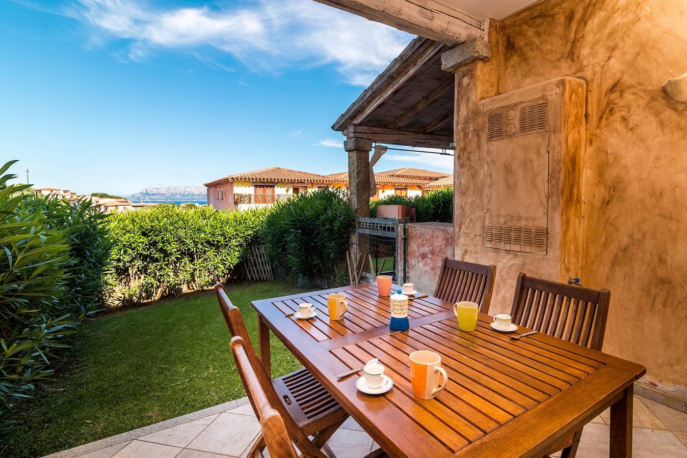 Apartamento entero, Apartamento 'Belvedere 18 - 3 Piscina compartida' con vistas al mar y terraza privada in Moriscu, Pittulongu