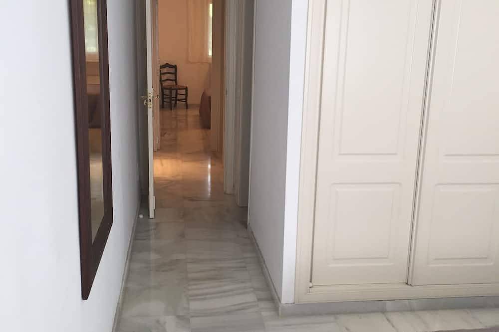 Geheel appartement, Marbella,Nueva Andalucia Groundfloor flat /2bed&2bath/ private garden /3pools/ in Nueva Andalucia Golf Valley, Marbella