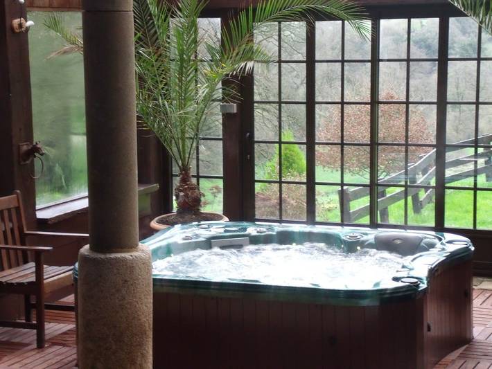 Gîte pour 4 personnes, avec jardin ainsi que terrasse et jacuzzi à Carnoët