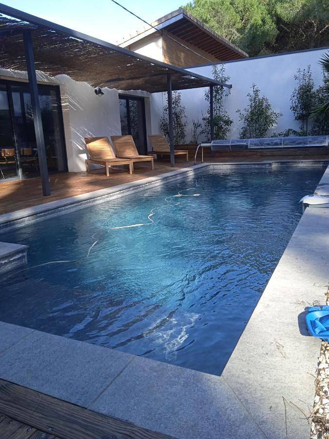 Villa pour 8 personnes, avec jardin ainsi que piscine et terrasse à Aigues-Mortes - 4