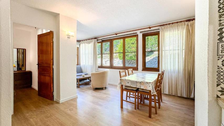 Appartement de vacances pour 4 personnes, avec vue ainsi que piscine et jardin