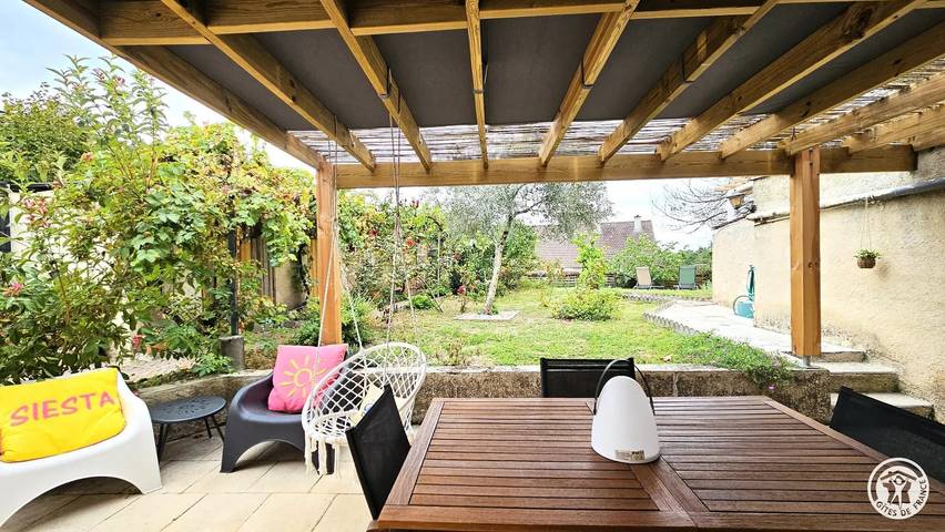 Gîte pour 4 personnes, avec Terrasse et Jardin à Ussac