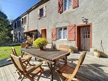 Gîte pour 8 personnes, avec jardin et vue à Nistos