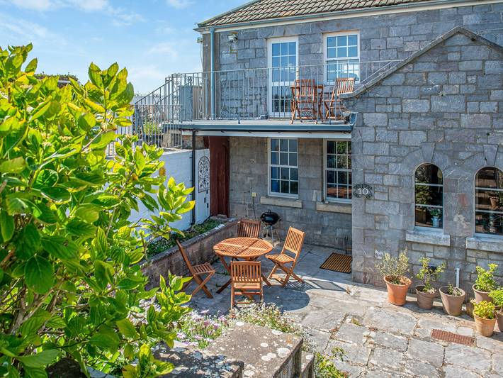 Log cabin for 6 people, with garden in Plymouth