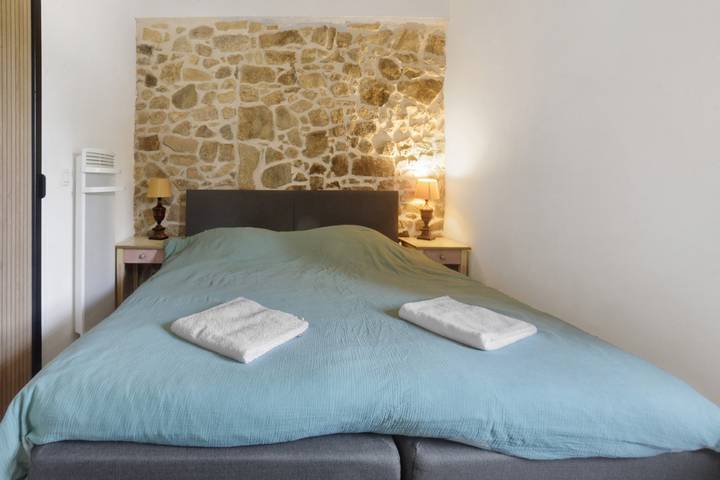 Maison 'Domaine De Bellac - Le Calèche' avec piscine partagée, terrasse privée et wifi in Roussines, Parc naturel régional Périgord-Limousin