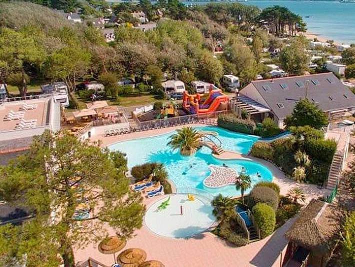 Camping pour 5 personnes, avec sauna et bassin pour enfant