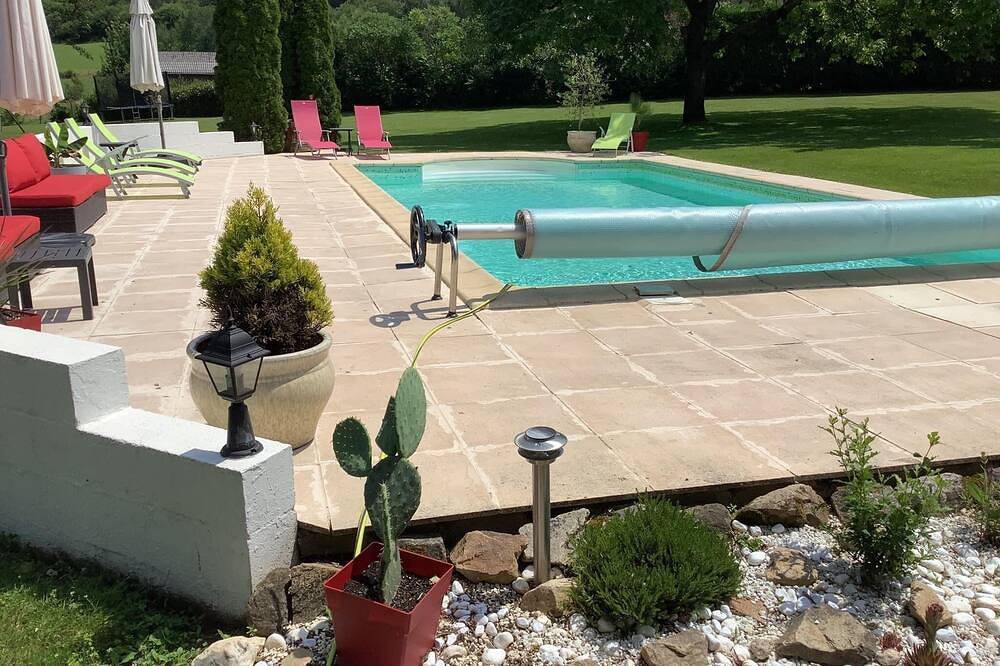 Gite tout confort avec Piscine pour apprécier la sérénité de la campagne in Saint-Aurélien, Región de Limoges