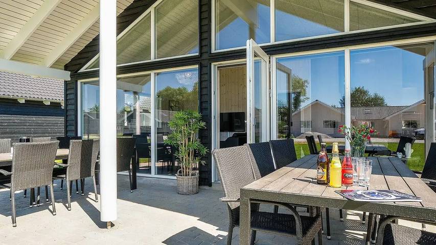 Ferienhaus für 17 Personen, mit Whirlpool und Terrasse sowie Pool und Sauna in Olpenitz - 4