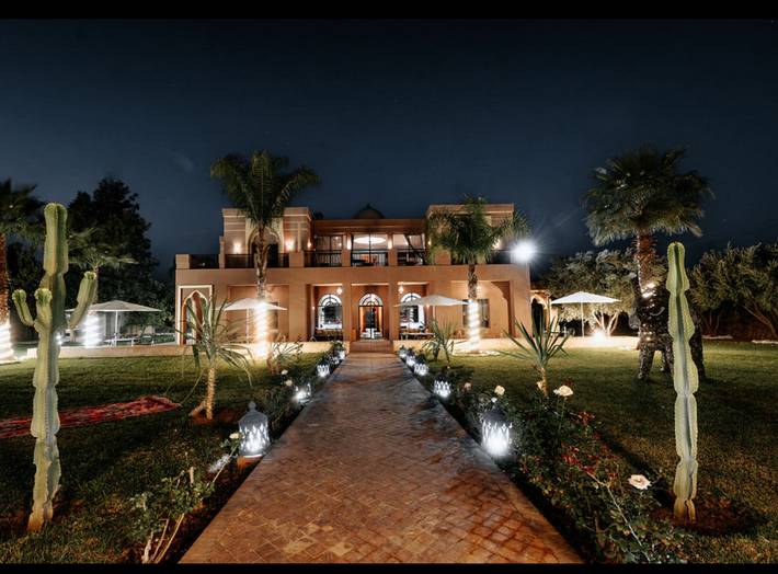 Villa pour 28 personnes, avec terrasse ainsi que piscine et jardin, animaux acceptés dans Afrique - 2