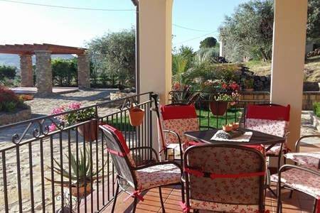 Gîte pour 2 personnes, avec jardin ainsi que vue et terrasse à Caltanissetta - 4