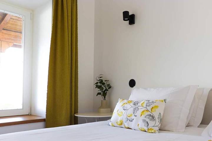 Appartement de vacances pour 2 personnes, avec piscine ainsi que jardin et vue