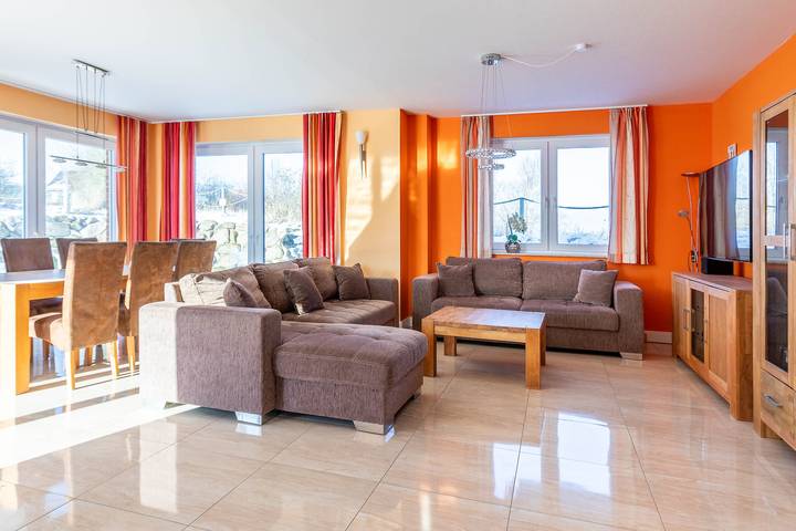 Ferienhaus für 8 Personen, mit Balkon und Terrasse sowie Garten und Sauna in Wohlenberg