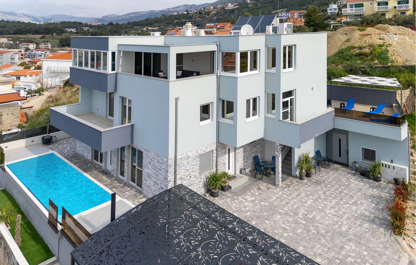 Appartement de vacances entier, Charmant appartement 1 chambre avec piscine, terrasse et Wi-Fi - À 500 m de la plage in Grljevac (Podstrana), Podstrana