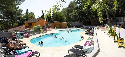 Camping pour 5 personnes, avec terrasse et piscine, animaux acceptés à Six-Fours-les-Plages