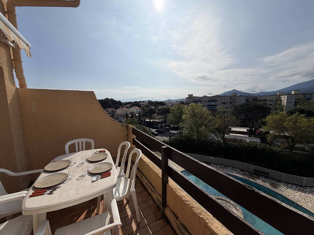 Ganze Wohnung, 2-Zimmer-Maisonette, 6 Betten, Terrasse, 300m vom Strand, Pool und privater Parkplatz in La Côte Vermeille, Argelès-sur-Mer