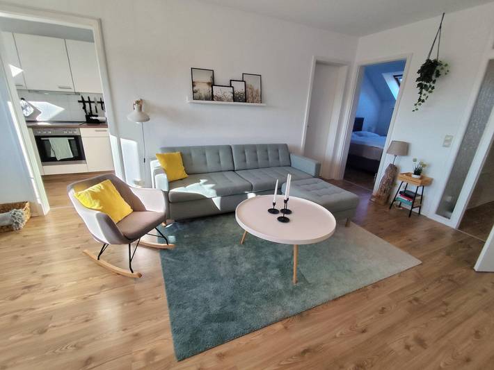 Ganze Ferienwohnung, Gemütliche Fewo (49qm) mit Balkon & Tiefgarage in Naumburg, Saale-Unstrut