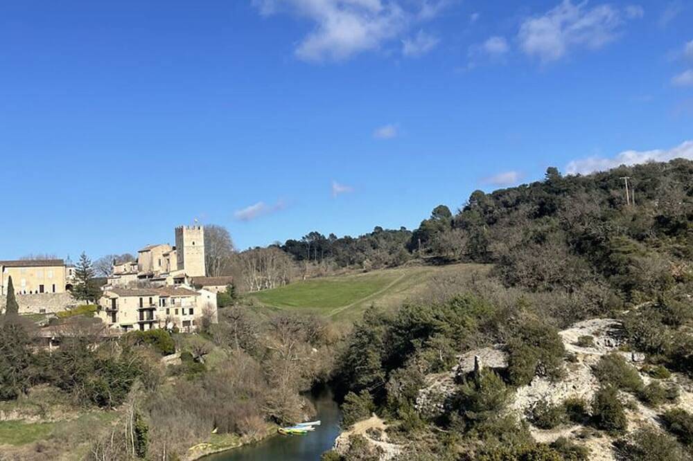 Appartement entier, Appartement spacieux à Esparron pour 10 avec piscine in Esparron-de-Verdon, Alpes-de-Haute-Provence