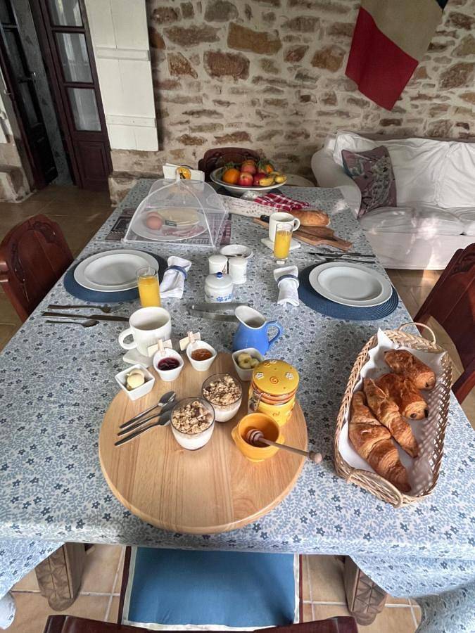 Chambre d’hôte pour 2 personnes, avec vue et jardin ainsi que piscine et terrasse dans Parc Naturel Régional de Millevaches en Limousin - 4