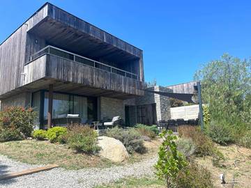 Location de vacances pour 8 personnes, avec sauna et jardin ainsi que vue et piscine dans Plage de Fautea