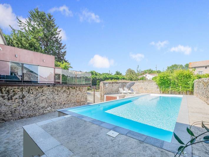 Location de vacances pour 7 personnes, avec terrasse et piscine, adapté aux familles à Saint-Denis (Aude)
