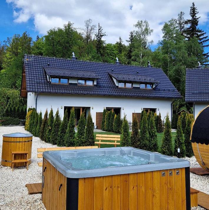 Ferienhaus für 8 Personen, mit Ausblick und Kinderpool sowie Sauna und Garten in Karpacz