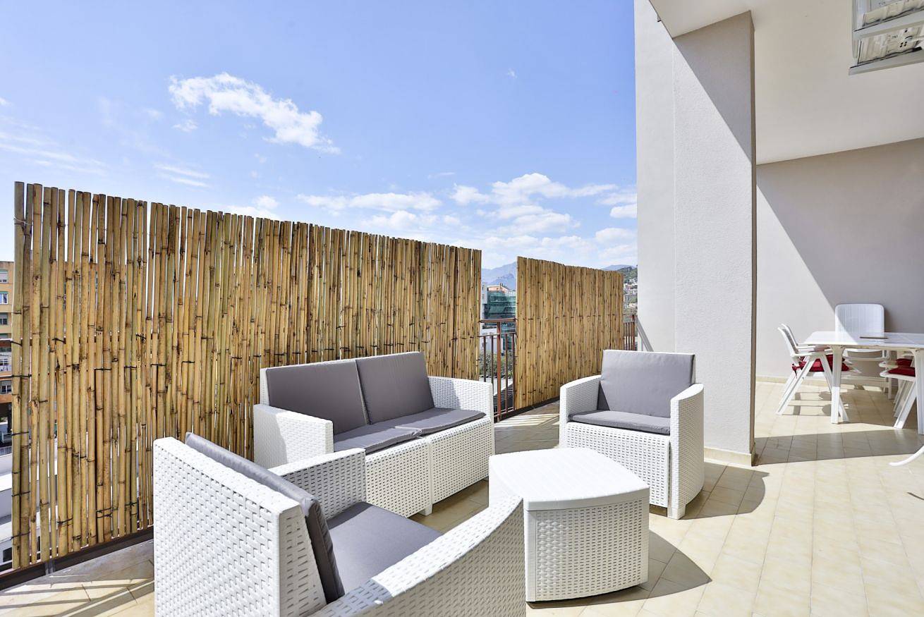 Apartamento entero, Guesthost - Surya Grand Apartment with Terraces in Salerno, Costa tirrenica campania
