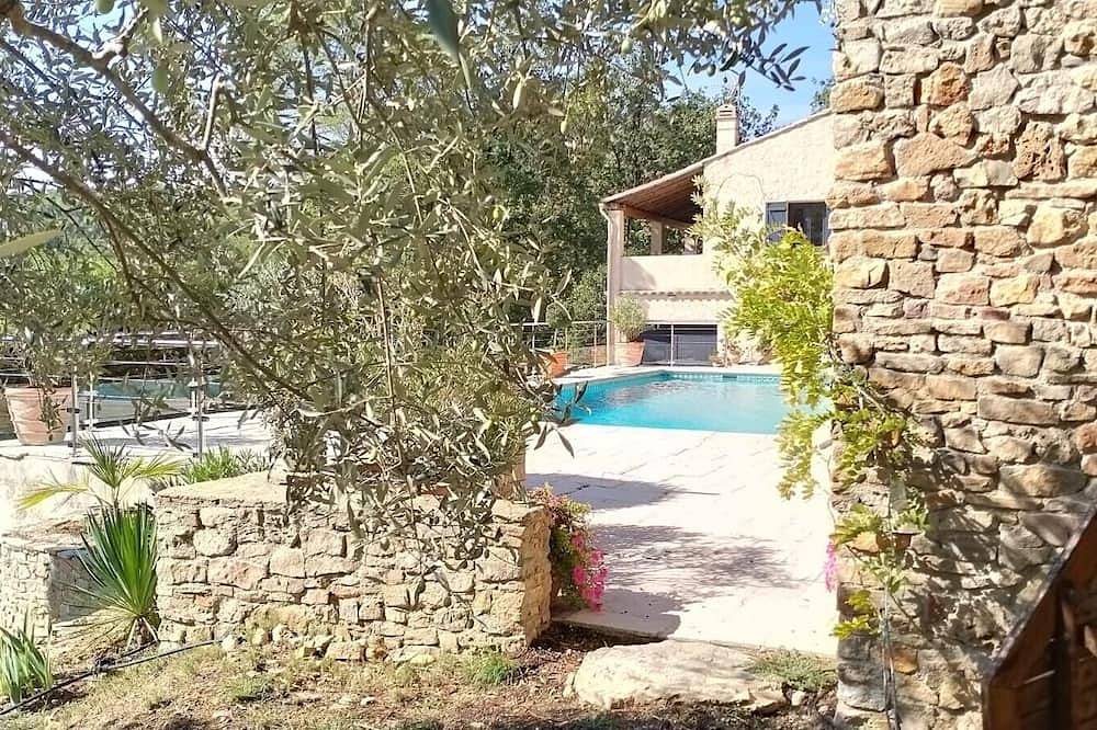 Charmantes Haus mit Pool. in Saint-Antonin-du-Var, Brignoles Region