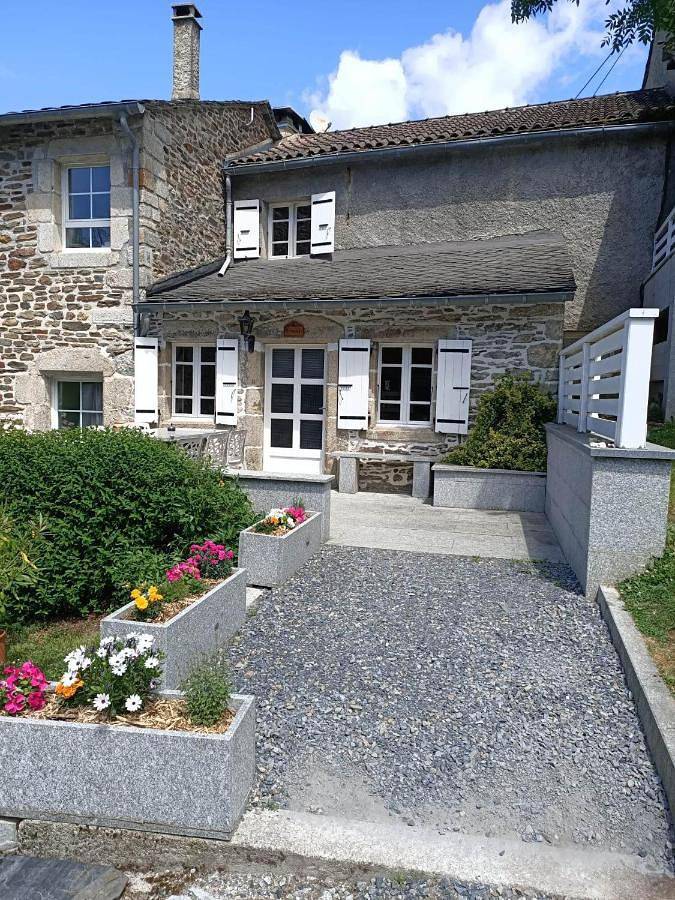 Location de vacances pour 5 personnes, avec piscine ainsi que jardin et vue à Lacrouzette - 2