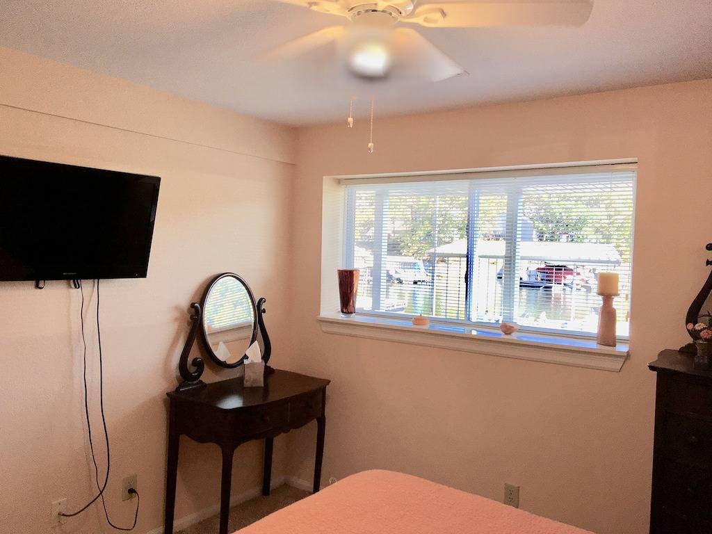 Charmantes Haus am Wasser in der Nähe des Bagnell Damms - perfekt für Paare und Familien in Lake of the Ozarks