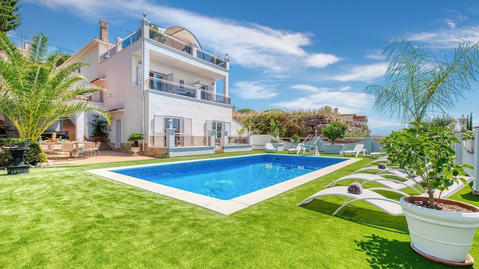 Villa "Costacabana - Maribel" avec piscine privée, 3 terrasses privées et Wi-Fi in Roca Grossa, Lloret de Mar