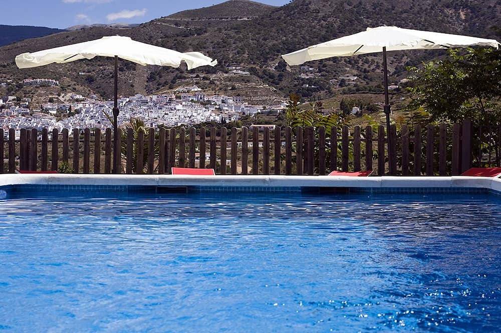 Maison rurale avec piscine privée, barbecue, Wifi et belle vue sur les montagnes in Cómpeta, Cordillera Penibética