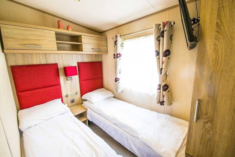 River Lodge Platinum Plus Holiday Home with Views, Decking, Wifi and Netflix in Camber, Sussex Oriental