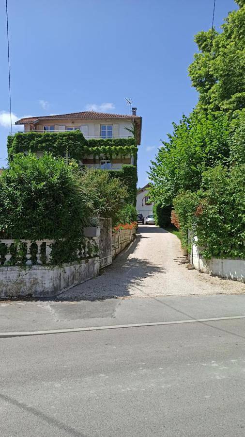 Maison d’hôte pour 4 personnes, avec jardin ainsi que vue et balcon dans Neufchâteau - 2