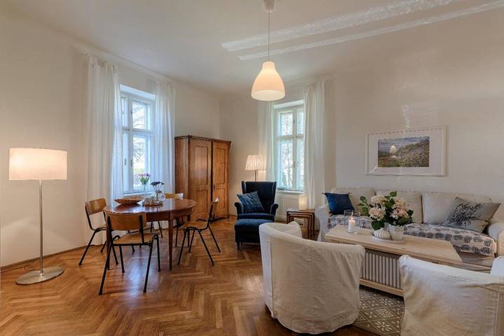 Ferienwohnung für 2 Personen, mit Balkon und Terrasse sowie Garten und Sauna in Reichenau an der Rax