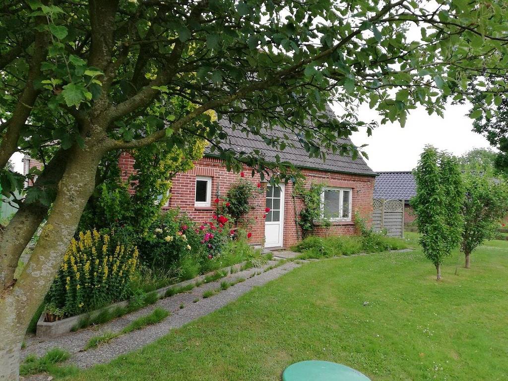 Cozy 100m² Apartment with Terrace, Near Beach Badestelle Leuchtturm in Tilli (Perlworm), Pellworm