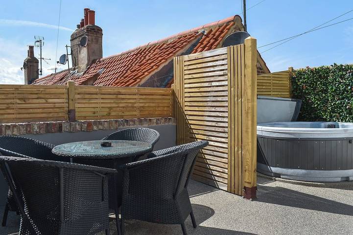 Cottage for 4 people, with hot tub and garden in Whitby