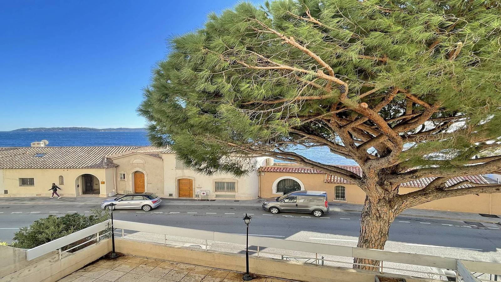 Ganze Ferienwohnung, 3-Zimmer-Wohnung Duplex - 4/5 Personen - Meerblick - Klimaanlage - Wifi - Stadtzentrum - Sainte Maxime in Sainte-Maxime, Draguignan Region