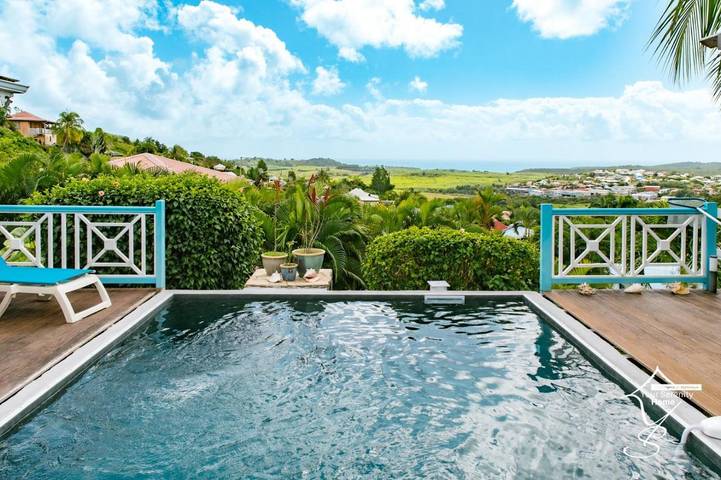 Villa pour 6 personnes, avec vue ainsi que piscine et jardin