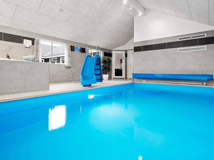 Ferienhaus für 24 Personen, mit Terrasse und Pool sowie Sauna, kinderfreundlich in Olpenitz