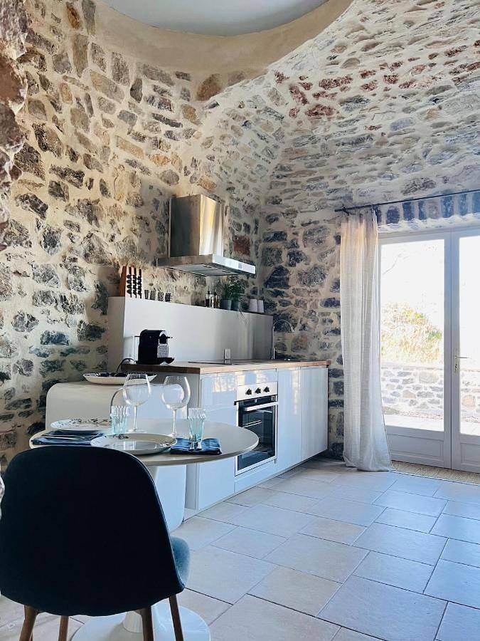 Gîte pour 2 personnes, avec vue et piscine ainsi que jardin et terrasse à Saint-André-de-Cruzières - 2