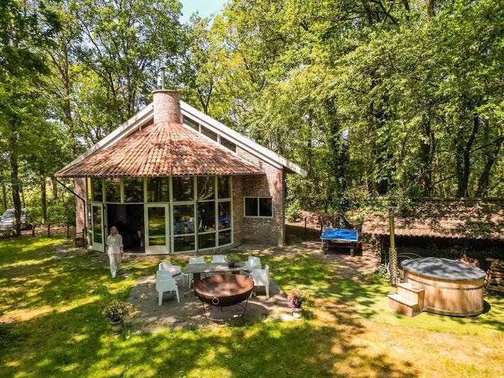 Vakantiehuis voor 10 personen, with Whirlpool and Terras as well as Tuin and Zwembad in Wateren