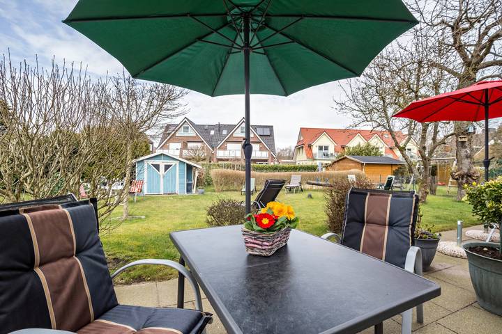 Ganze Wohnung, Ferienwohnung Nordhaus 2 nahe dem Strand mit Gemeinschaftsgarten und Wlan in Duhnen, Cuxhaven