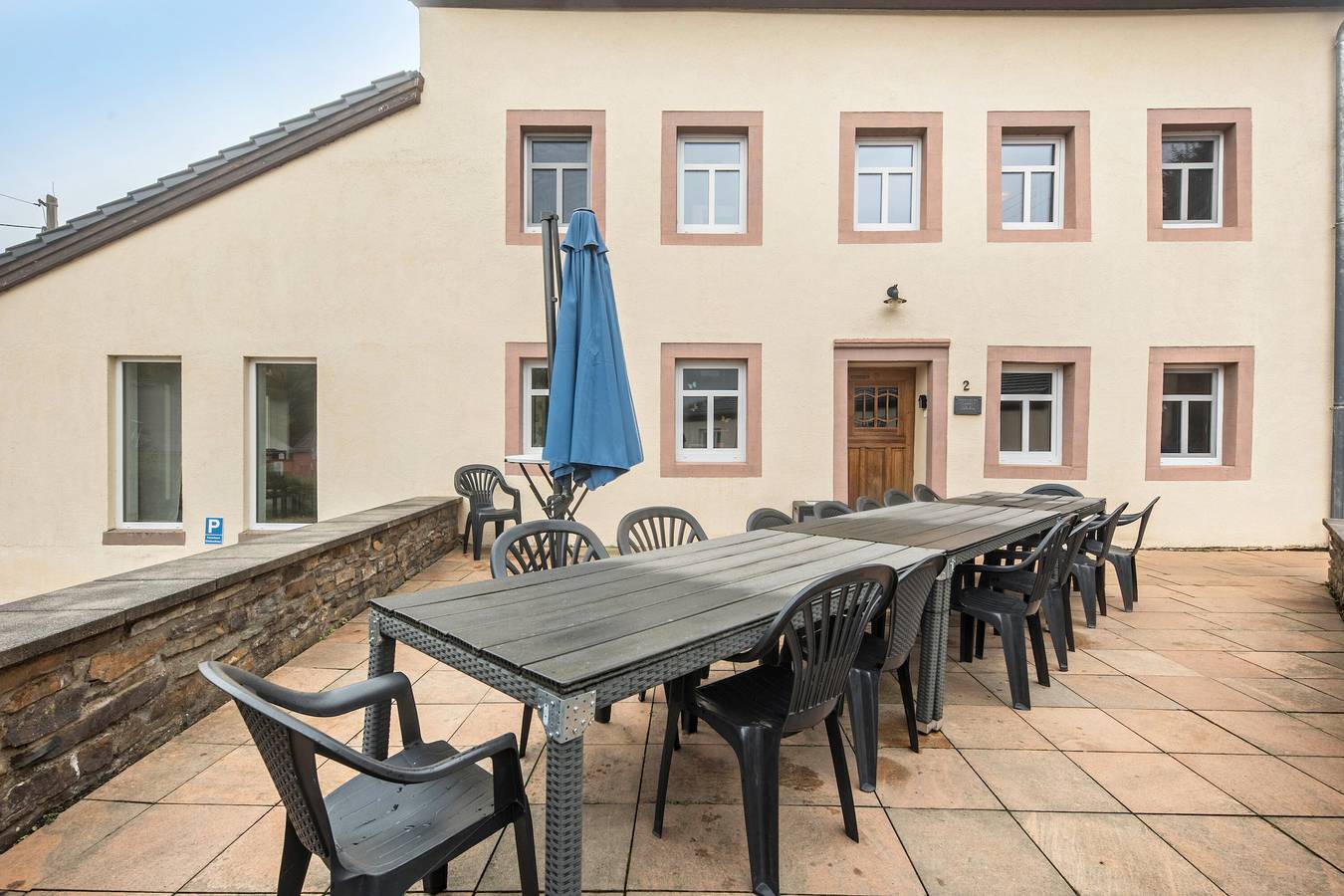Ferienhaus 'Eifellandhaus' mit Gemeinschaftsterrasse und Wi-Fi in Zweifelscheid, Eifelkreis Bitburg-Prüm