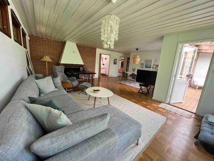 Ljungskogen guest house with own big garden, close to the sea in Höllviken, Vellinge