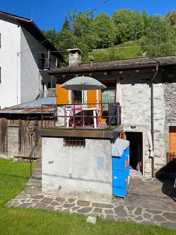 Maison de campagne pour 4 personnes, avec vue et jardin, animaux acceptés à Teglio