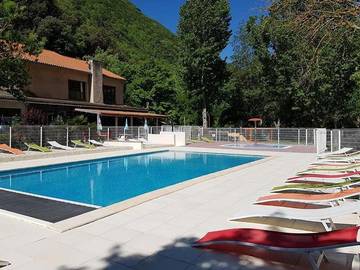Tente pour 5 personnes, avec terrasse et bassin pour enfant dans l' Aude