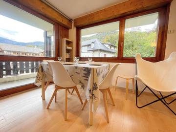 Gîte pour 4 personnes, avec terrasse dans Office De Tourisme De Samoens