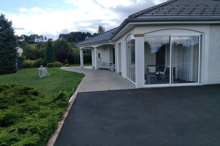 Maison de vacances pour 6 personnes, avec jardin, animaux acceptés à Tence