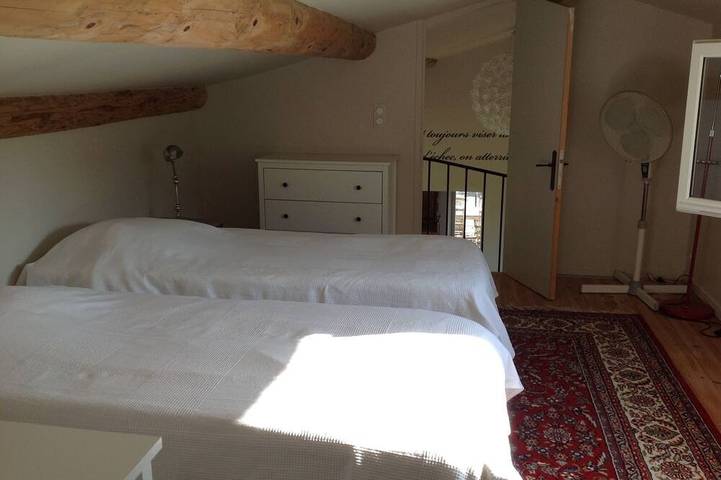 Location de vacances pour 6 personnes, avec terrasse et jardin à Rognes - 4