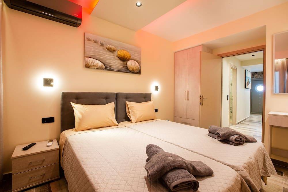 Black Rocks Family, Luxury Seafront Beach Maisonette in Agios Gordios, Korfu